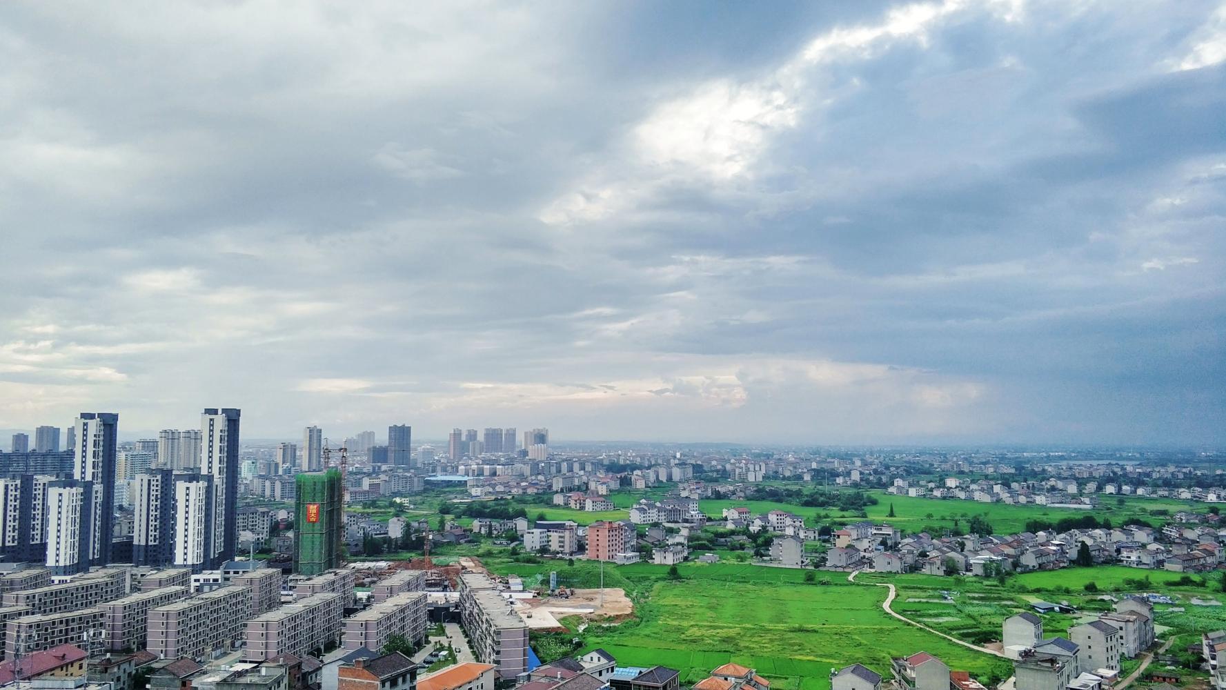 江西省抚州市临川区26楼楼顶实拍高处不胜寒欣赏这美轮美奂