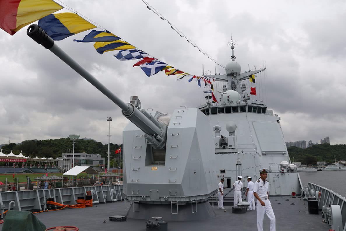 5分钟倾泻200发炮弹:中国130舰炮火力超过陆军炮兵营