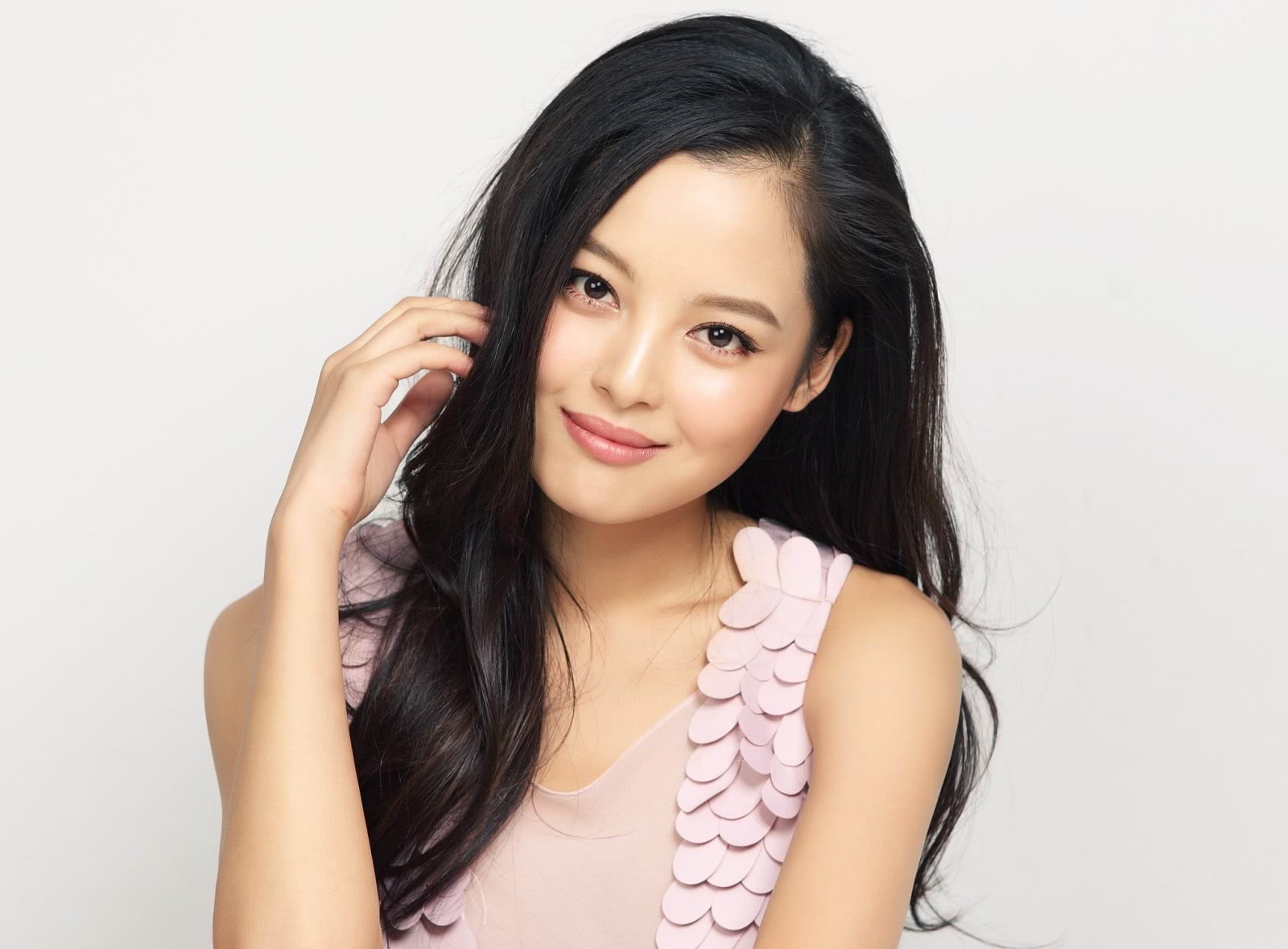 因《如懿传》被观众熟知,早年为父治病被迫退学,专演恶毒角色