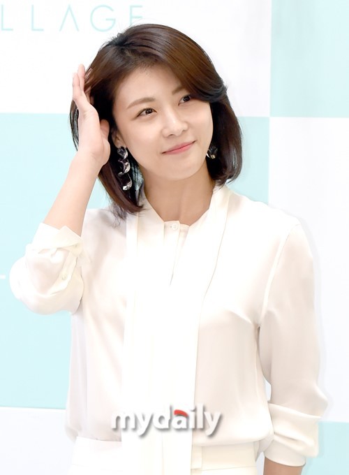 韩国女艺人河智苑出席代言品牌宣传活动