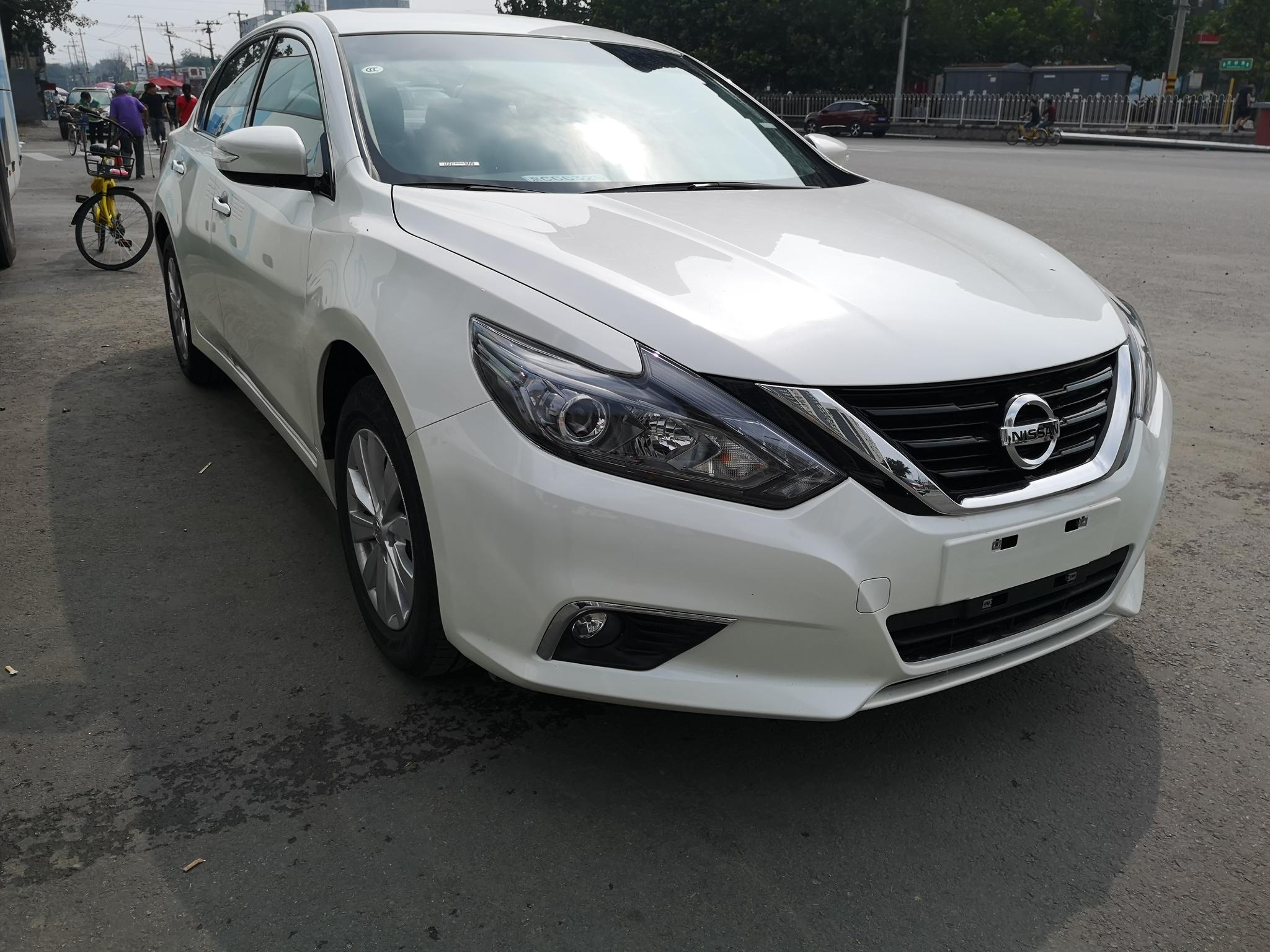 大屏小改升级 街拍2018款天籁2.0l智进型