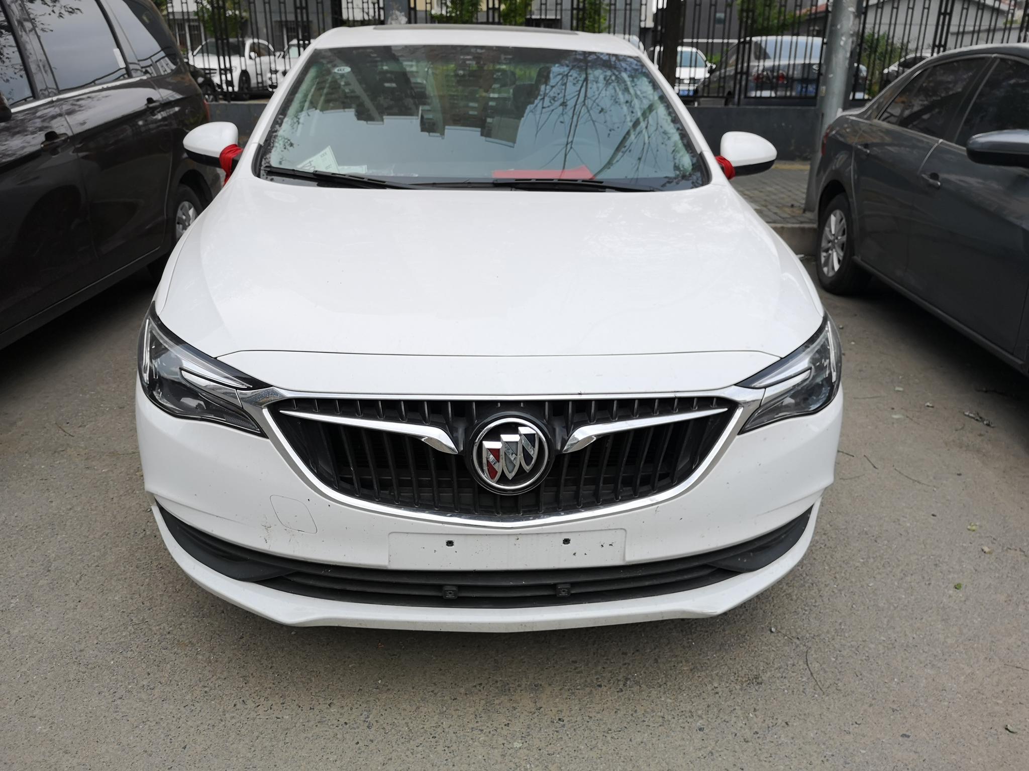 配置中规中矩 街边实拍2018款别克英朗18t旗舰