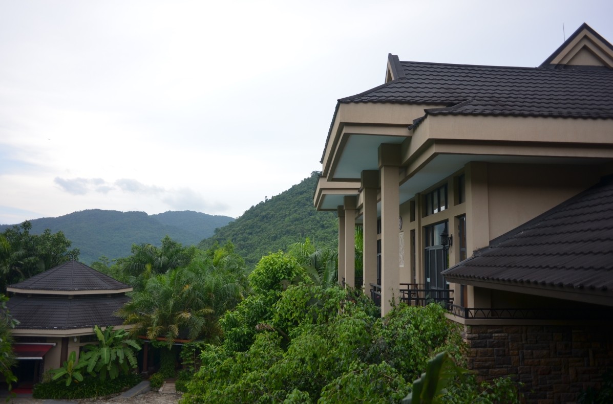距三亚仅半小时车程 藏匿于热带雨林中的度假酒店 可满足你对酒店的所有想象