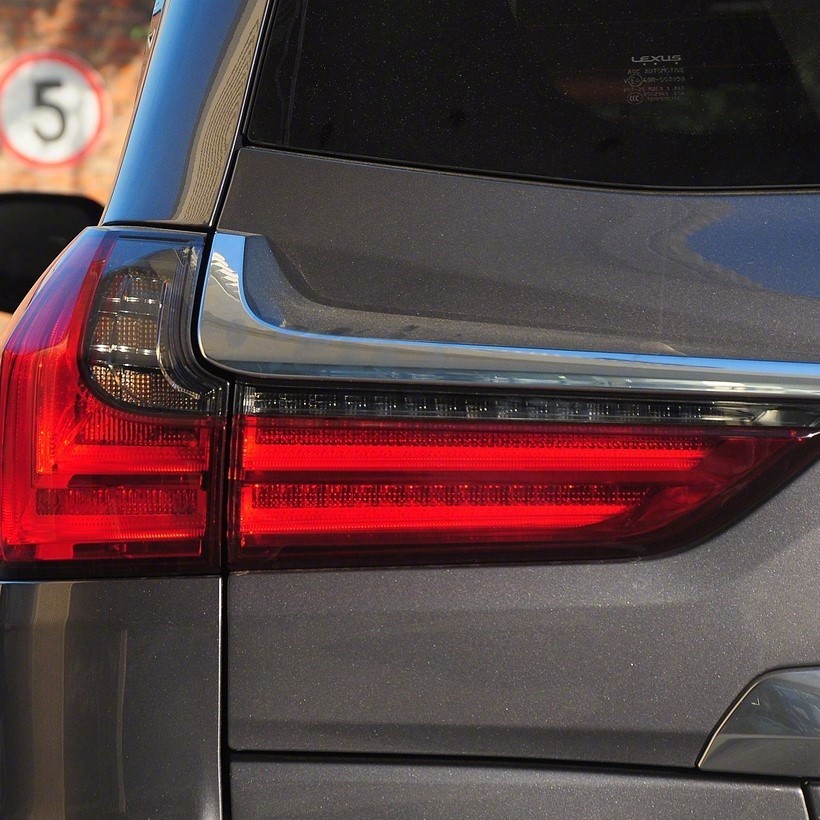 看灯猜车之尾灯篇难度稍有提升,老司机们接招吧.-新浪汽车