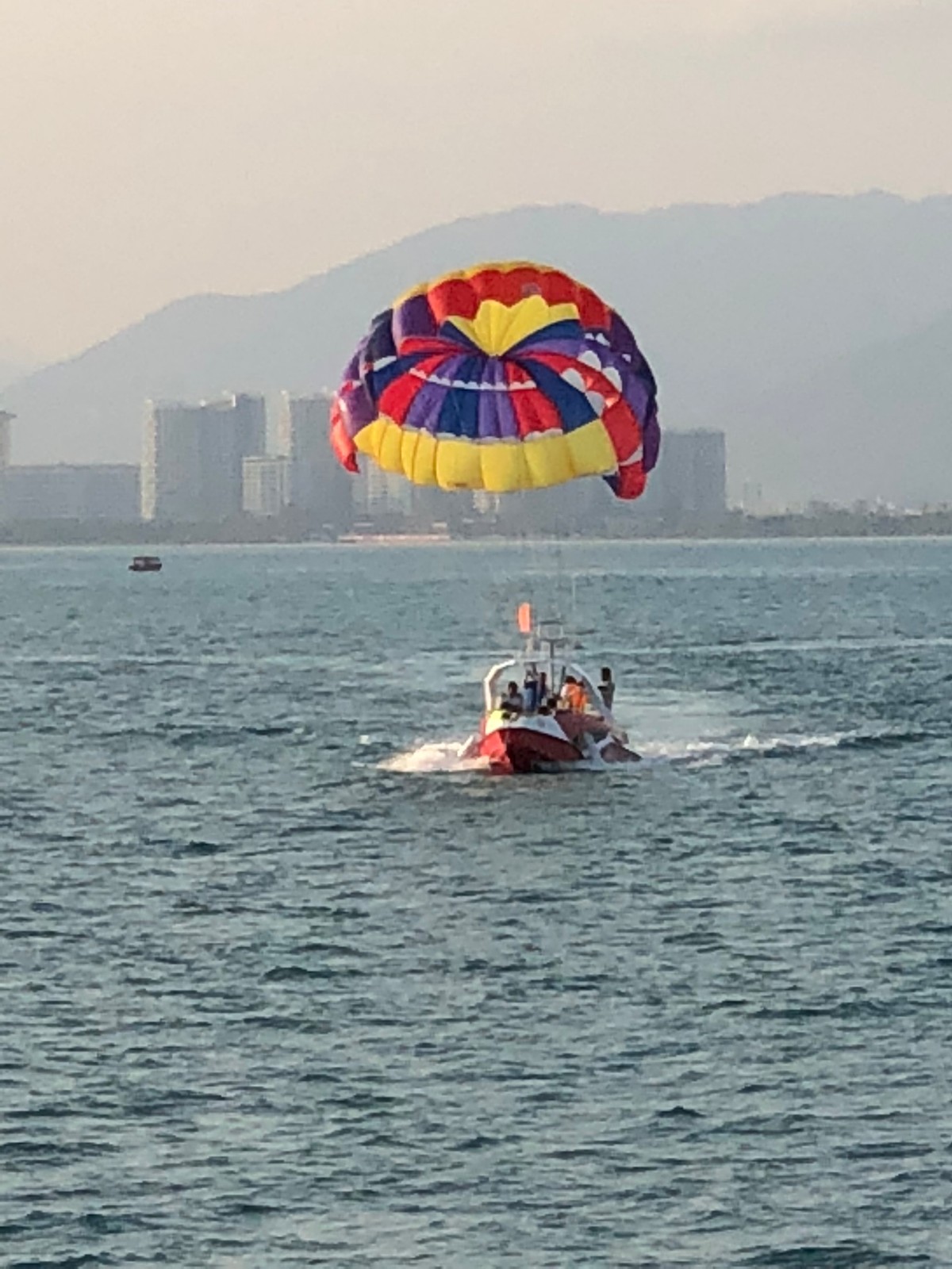 三亚游艇出海记,小哥真实体验记录|游艇|三亚|夕阳_新浪新闻