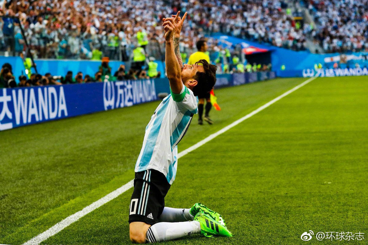 梅西第一次如此庆祝.从来没有过的跪地庆祝这些照片