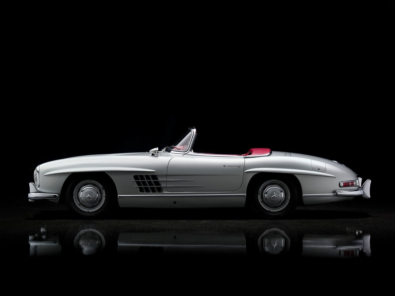 致敬经典,世上第一辆鸥翼门跑车,神车奔驰300sl
