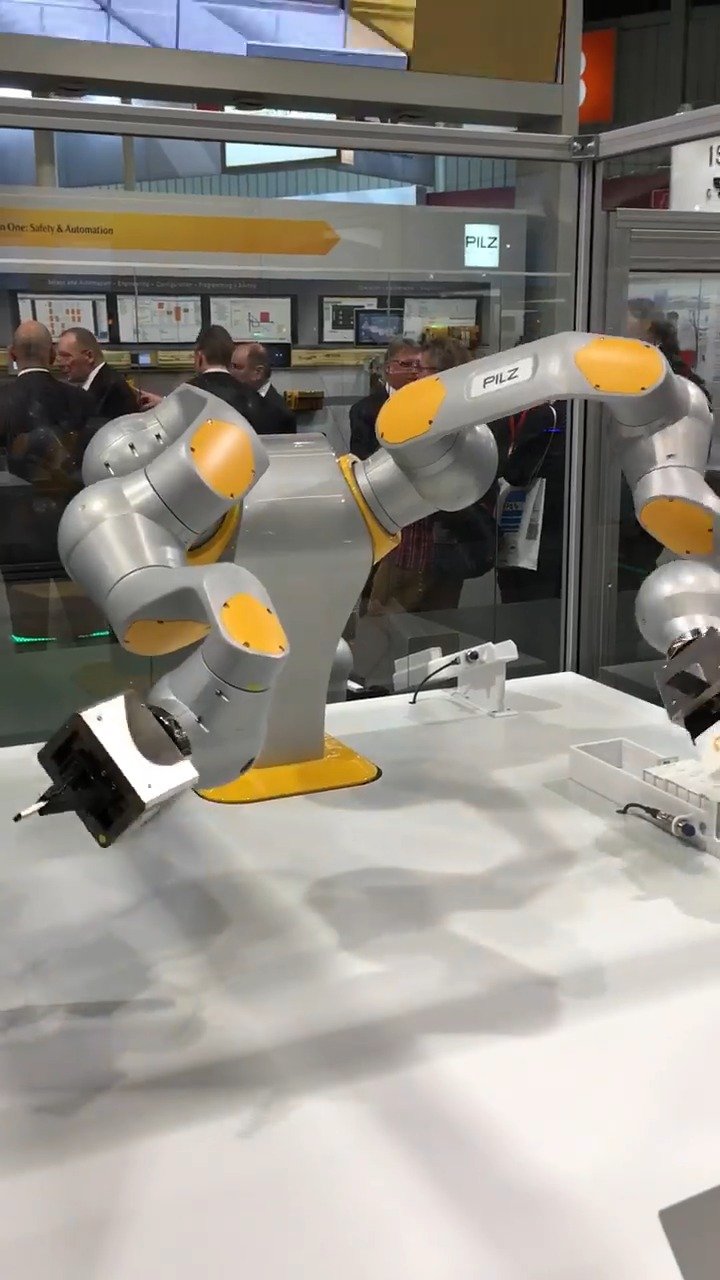 一款来自pilz的工业双臂机器人小龟觉得有点像kuka的yumi哦