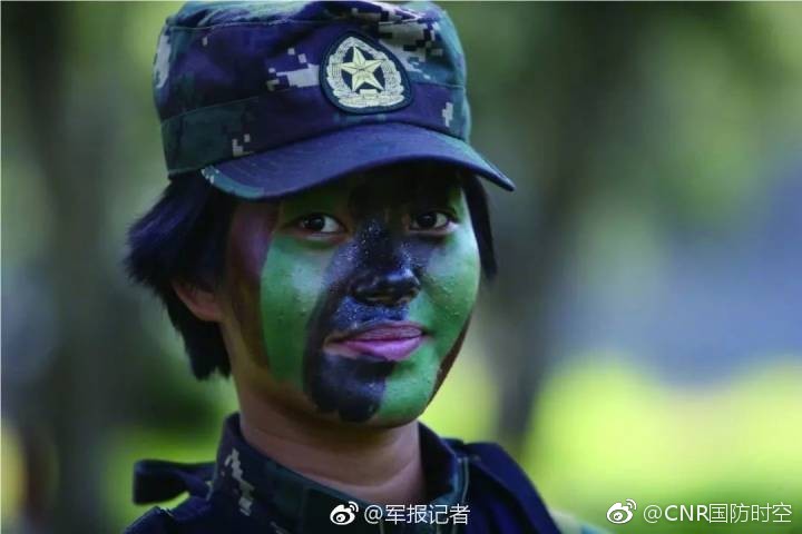 哪一张脸最打动你|军人|油彩|军报_新浪新闻
