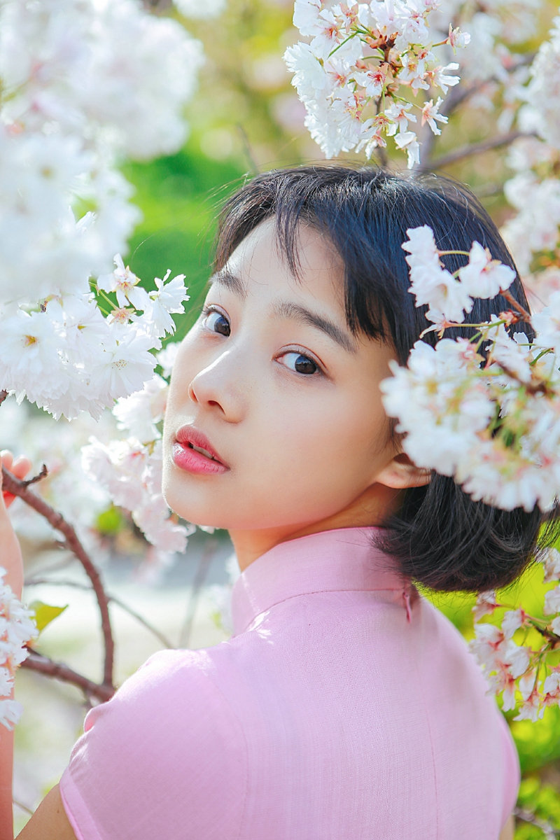 粉嫩民国风美女樱花海洋中养眼迷人写真集 @微相册 @微博摄影