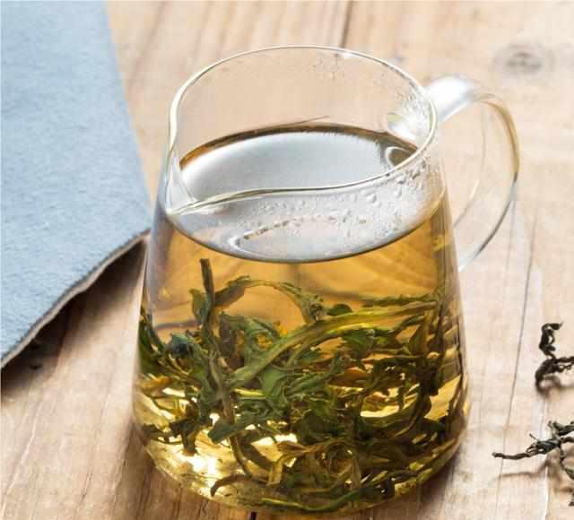 都说蒲公英泡水喝好处多,是真的吗?看完这一篇就懂了