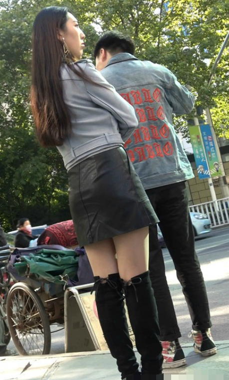 长筒靴皮裙气质街拍魅力身材极品女神姐姐