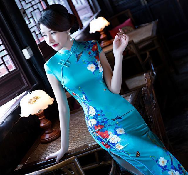 回眸一笑百媚生, 穿上旗袍的她, 才是最美的中国女人, 典雅又时尚