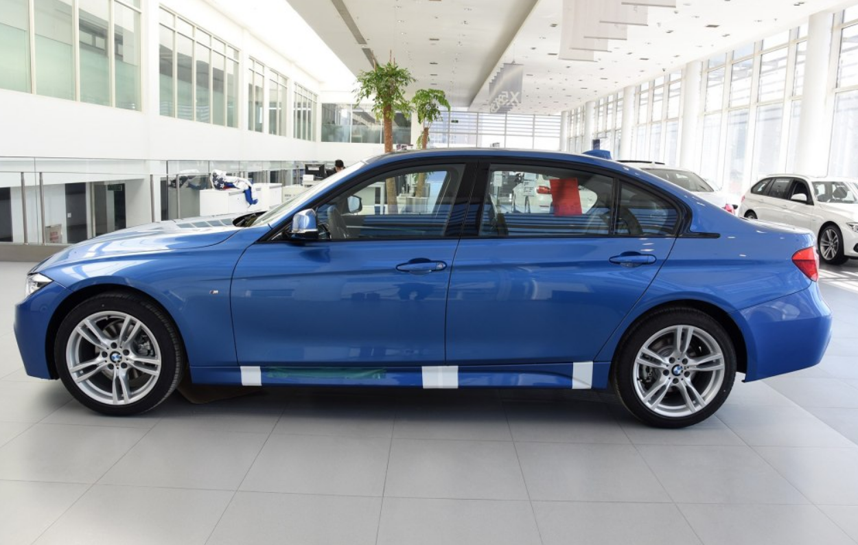 连宝马都开始慌了!从28万一下跌到了21万,这让奔驰奥迪怎么