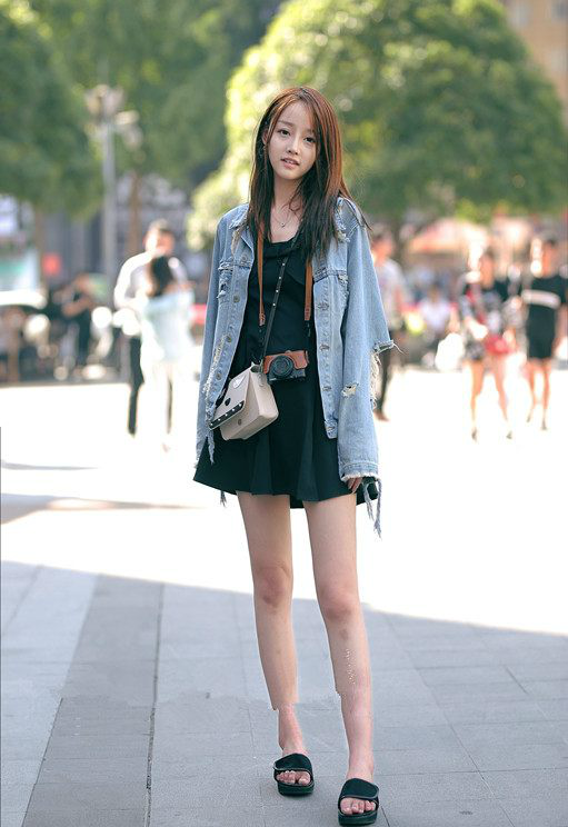 这清瘦的姑娘谁会不喜欢啊 ?