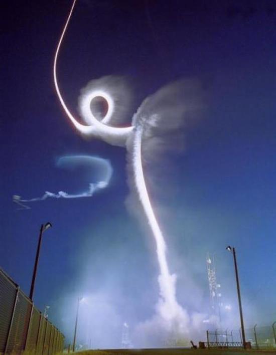 最完美的螺旋发光云_新浪看点