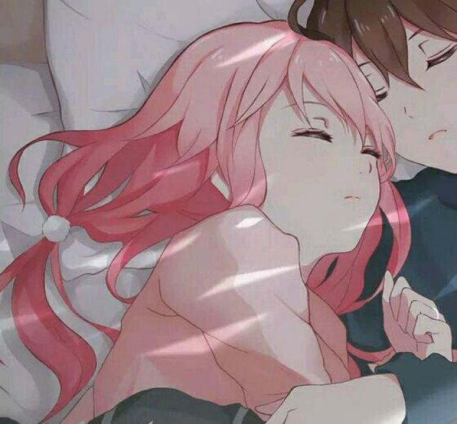 二次元热恋情侣头像每天早上醒来都能看见你依偎在我的怀抱里