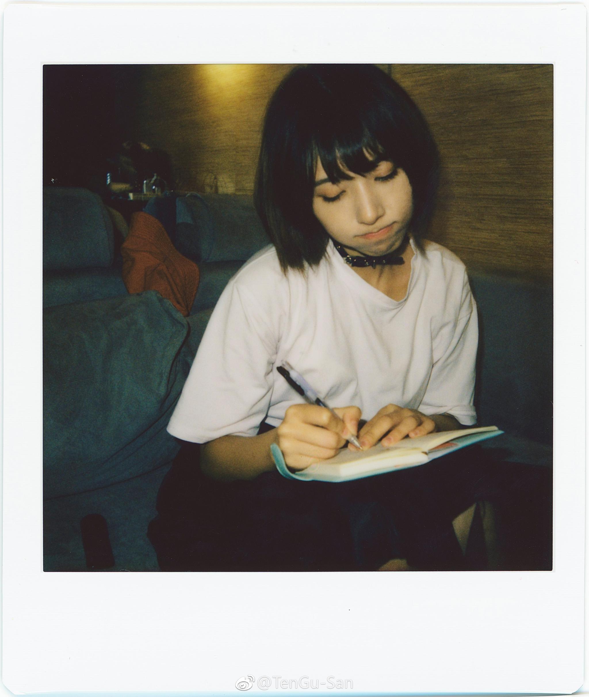 宝丽来Polaroid SLR690(1-5扫描;Fujifilm SQ6(6-9)拍立得扫描|山竹|拍立得|宝丽来|鱼酱|鱼_新浪新闻