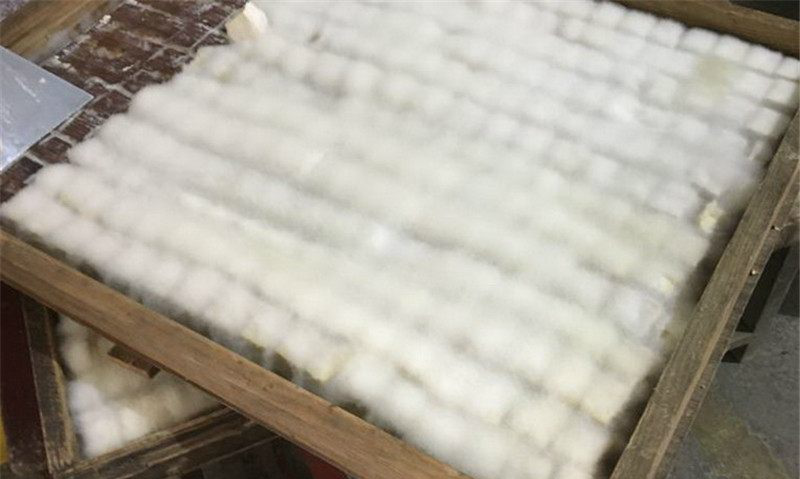 奇闻,小店卖发霉豆腐,铺满白色的霉,却还称是难得的美味