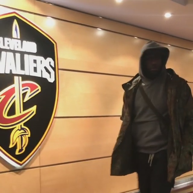 詹姆斯 jr史密斯出现在球员通道,看看今日的行头!勒布朗·詹姆斯 67