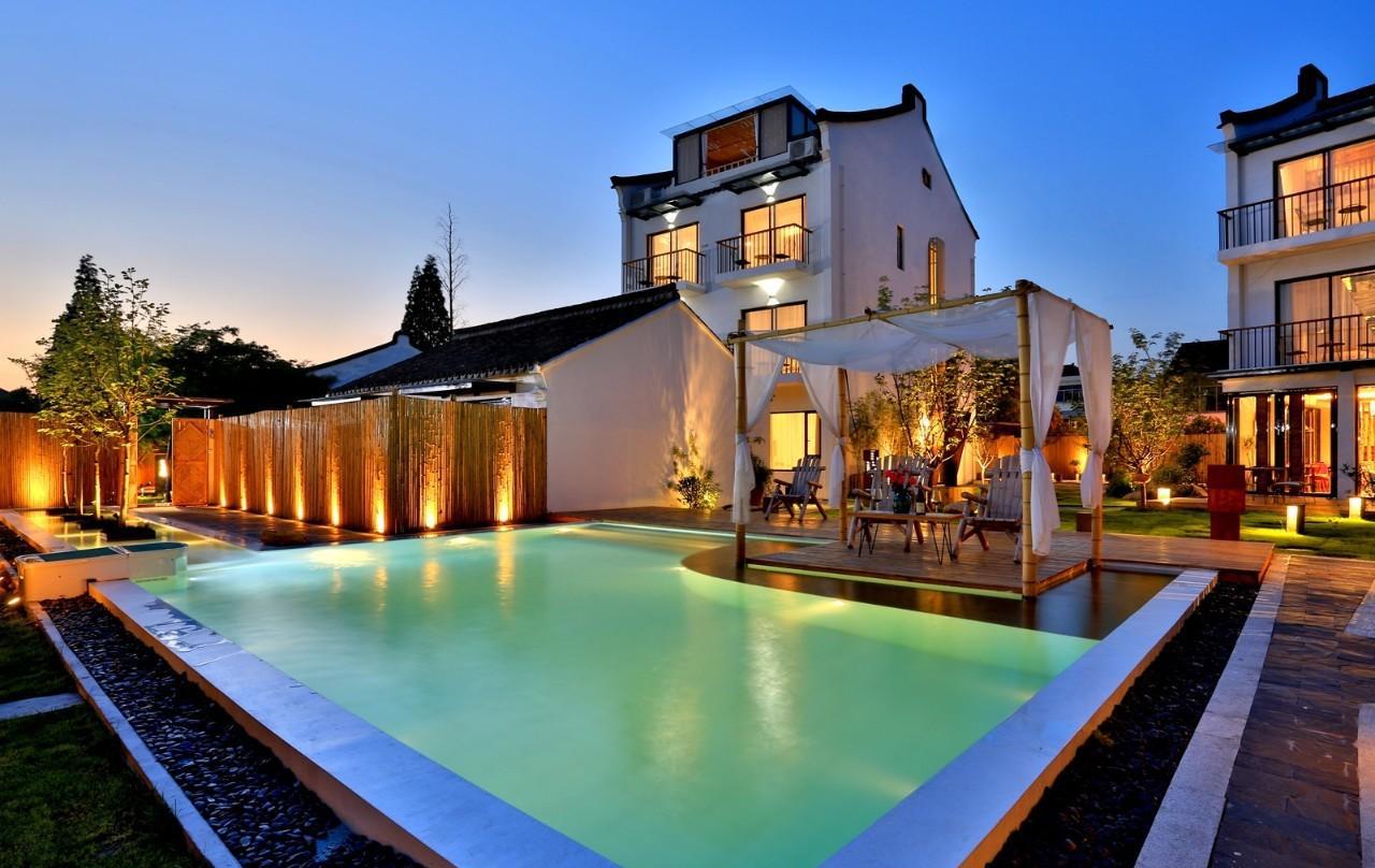 东南亚风美宿免费住, 今夏玩爆泳池轰趴, 杭州出发1h即达!