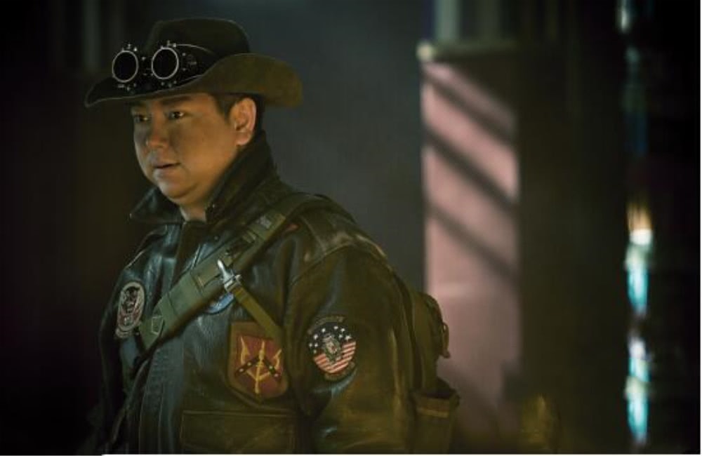 同样是因士兵突击走红的老魏成了网剧明星而他却沦为路人