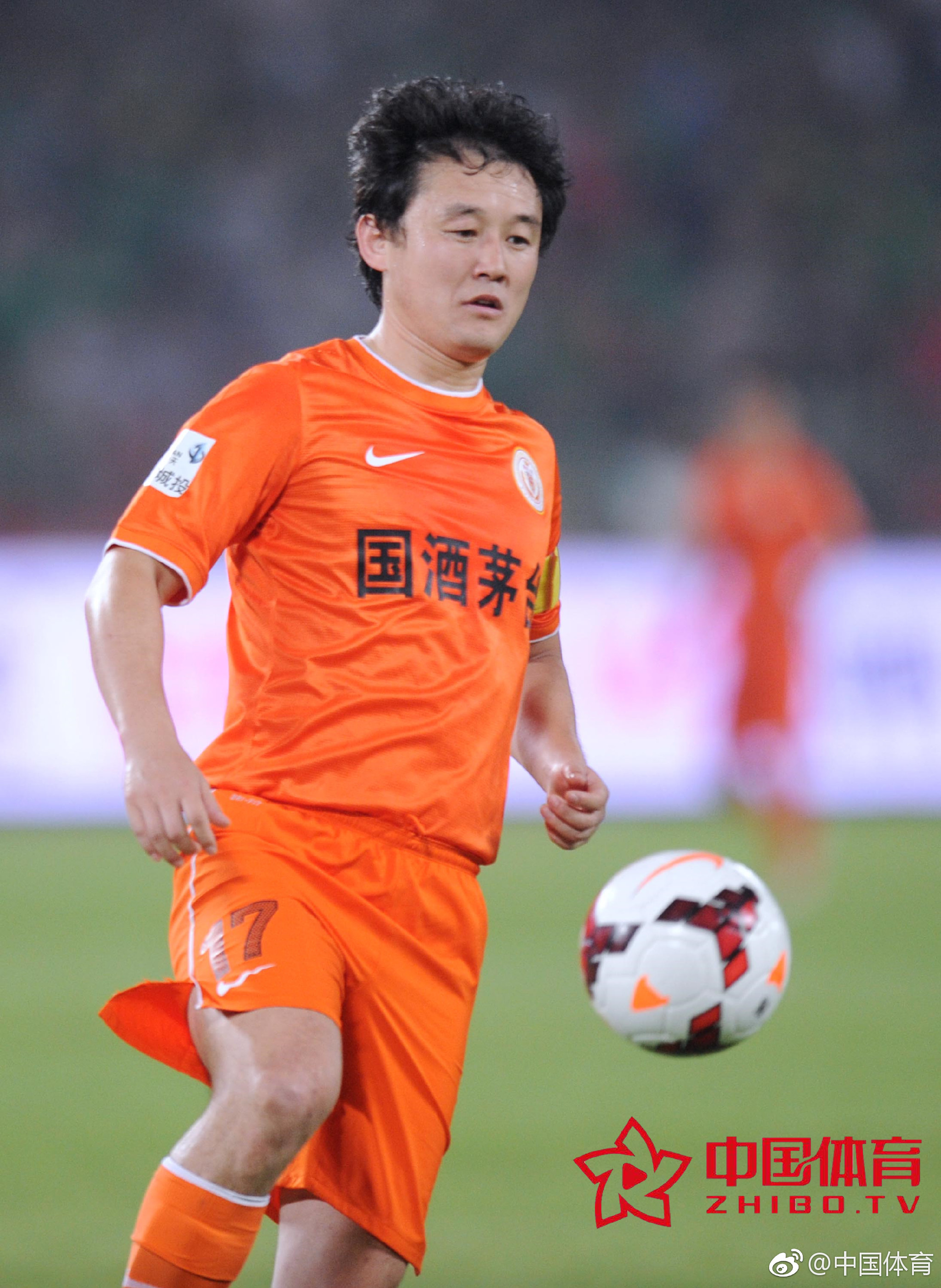 1977年9月30日,中国足坛名宿孙继海出生在辽宁省大连市.1995年