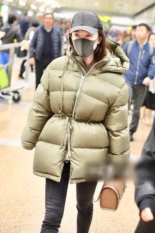 霍思燕裹"移动被窝"羽绒服开启过冬模式, 调侃自己像肉包子