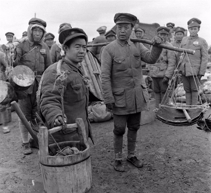 1947年的国民党军队,军官喝酒泡妞