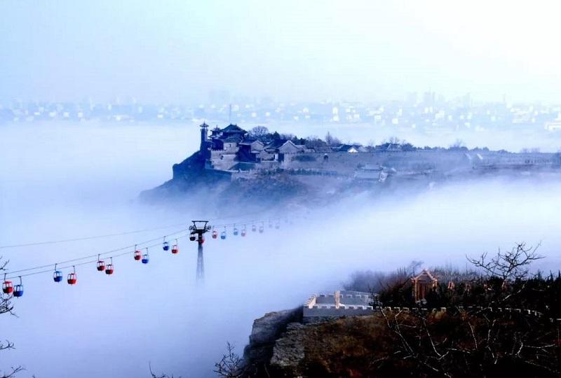 它们分别是:但海市蜃楼里却出现了大量的古代维京人,衣着装束跟现代人