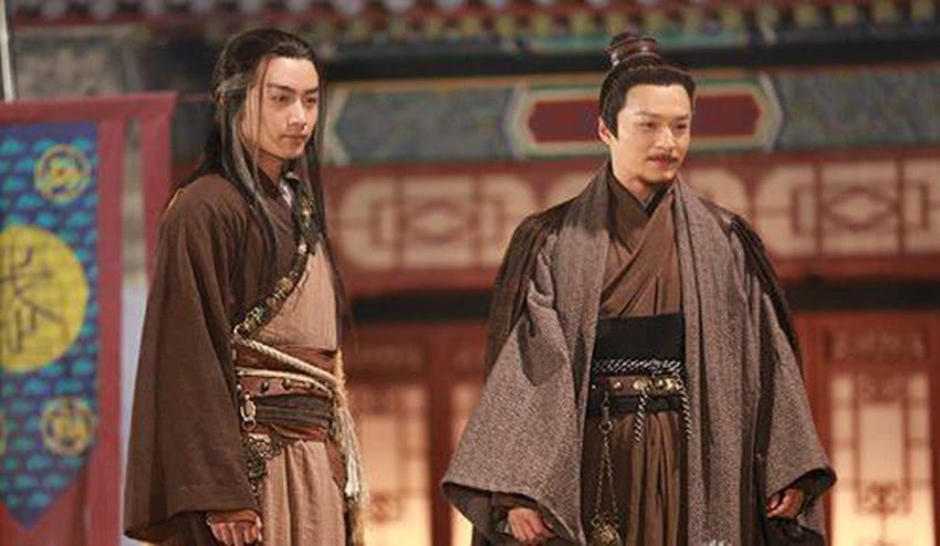 倚天中,此人武功了得,秒杀谢逊,远超张三丰,是郭靖的亲儿子!