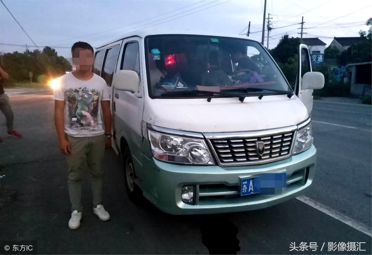 又见面包车超载, 这次是22人, 全是五六十岁的农村妇女