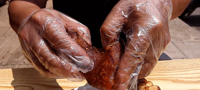 烤过的猪蹄,表皮焦香,但丝毫不影响里面的肉汁精华,q弹可口,嚼劲十足