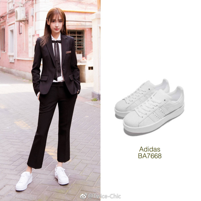 angelababy杨颖新剧剧照,身穿黑色西装及白衬衫