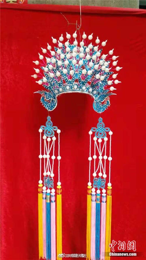 "帽子韩"专注制帽四十年 上百种秦腔帽饰信手拈来