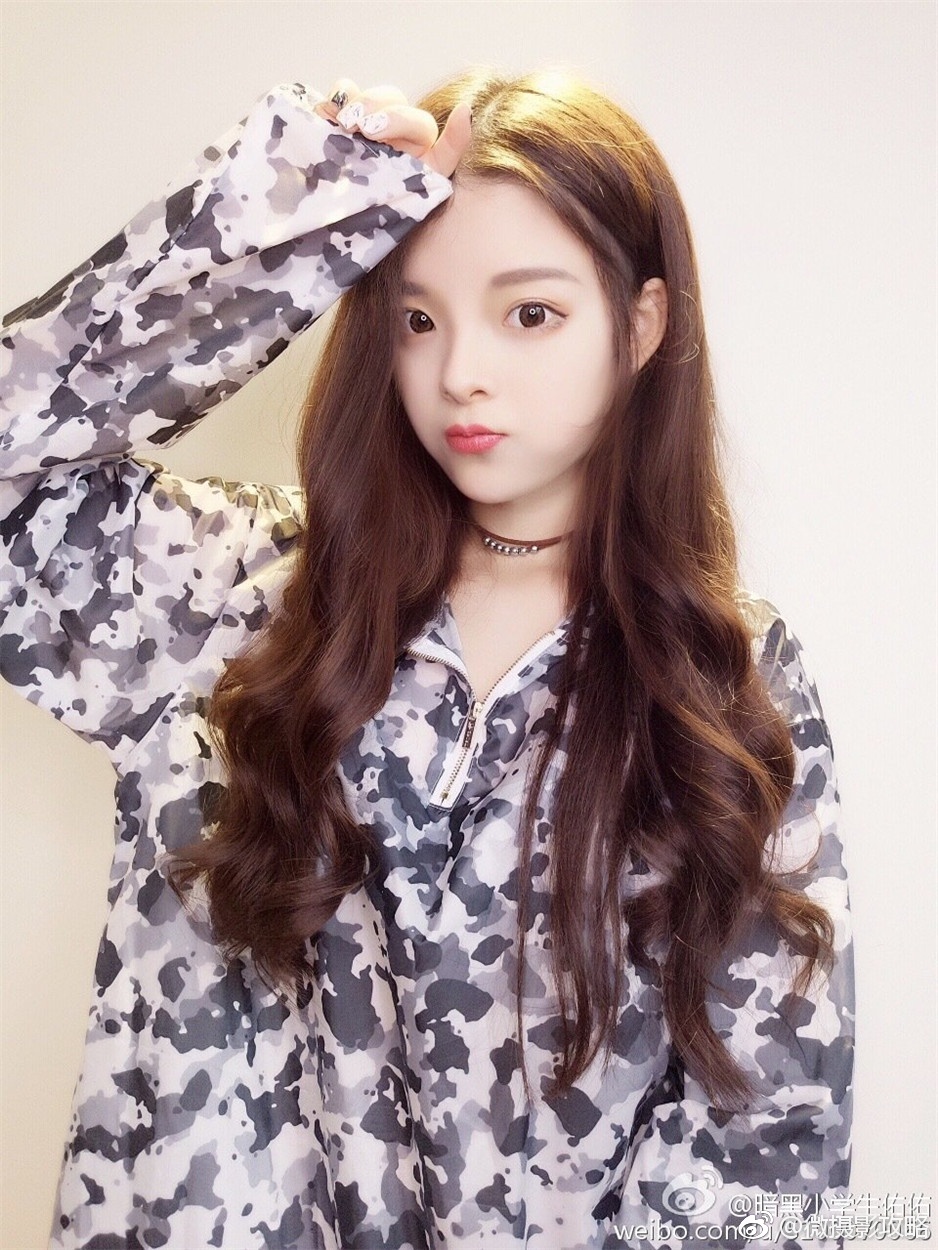 今天为大家带来了一组清纯邻家女孩徐小佑可爱自拍照