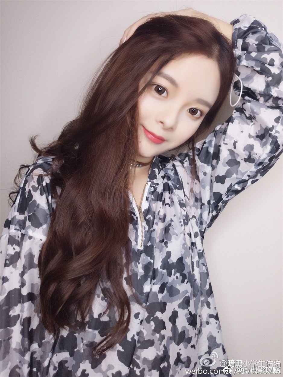 今天为大家带来了一组清纯邻家女孩徐小佑可爱自拍照