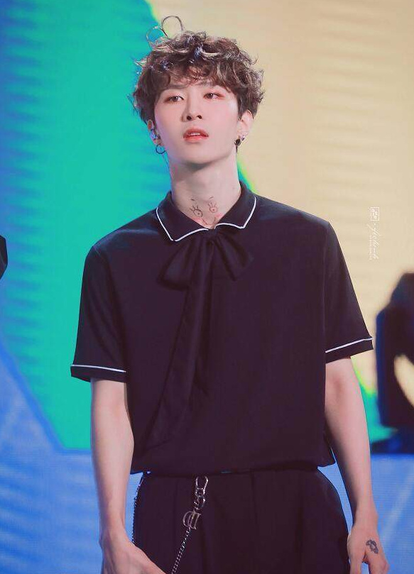 "范丞丞 心形头发"引热议,评论炸了!网友:太可爱了