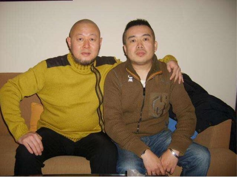 和前夫离婚后带着儿子生活,如今儿子也成名了,前夫又跑来沾光