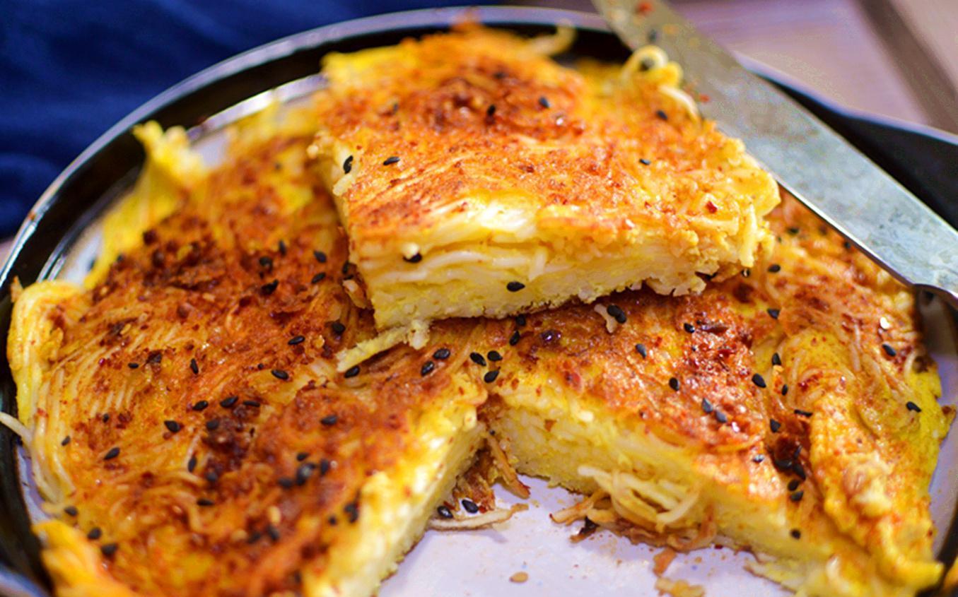 不一样的鸡蛋饼,5分钟搞定营养早餐,大人小孩都爱吃