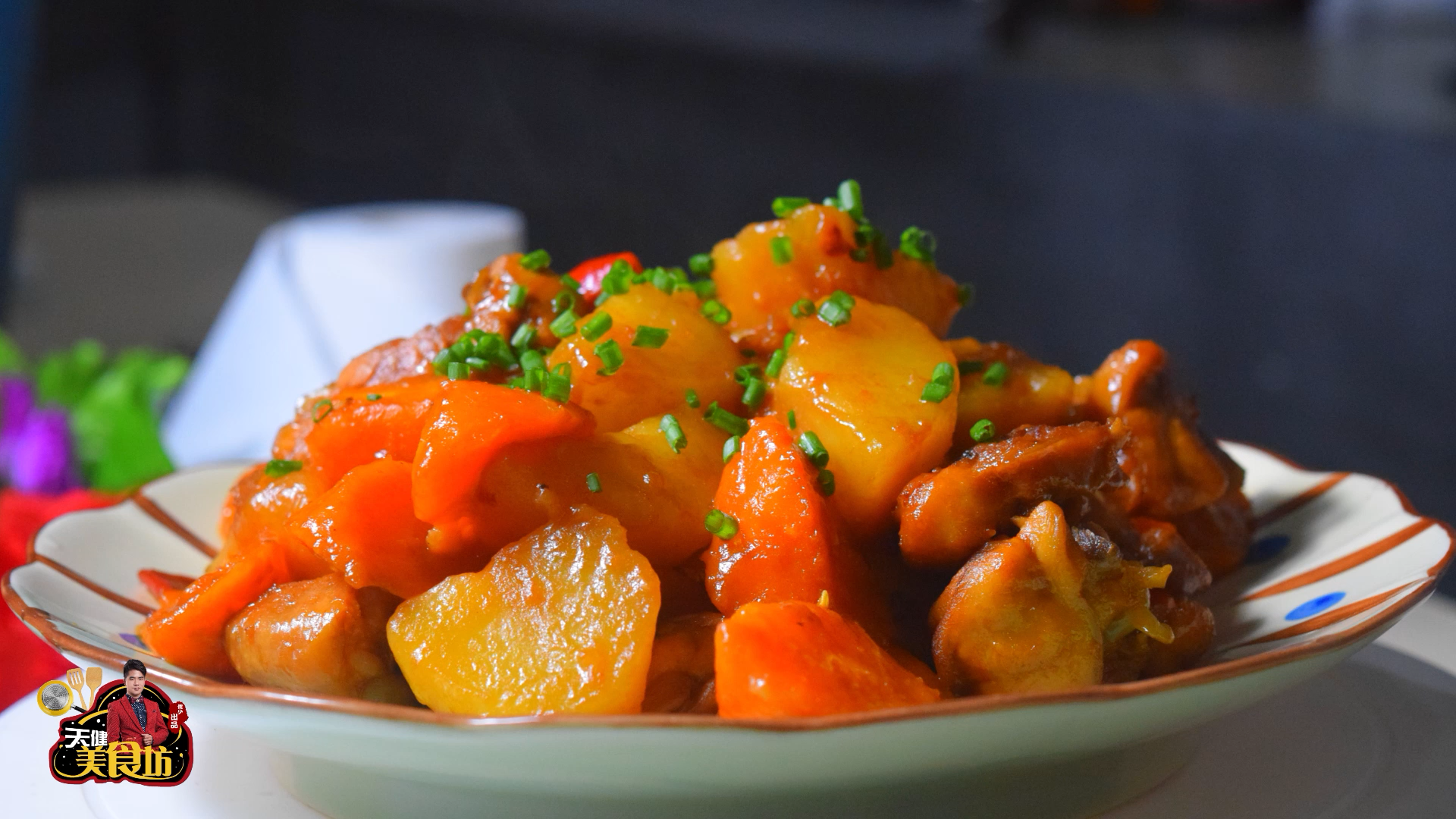 胡萝卜土豆焖鸡这样做,美味可口,好吃又下饭!