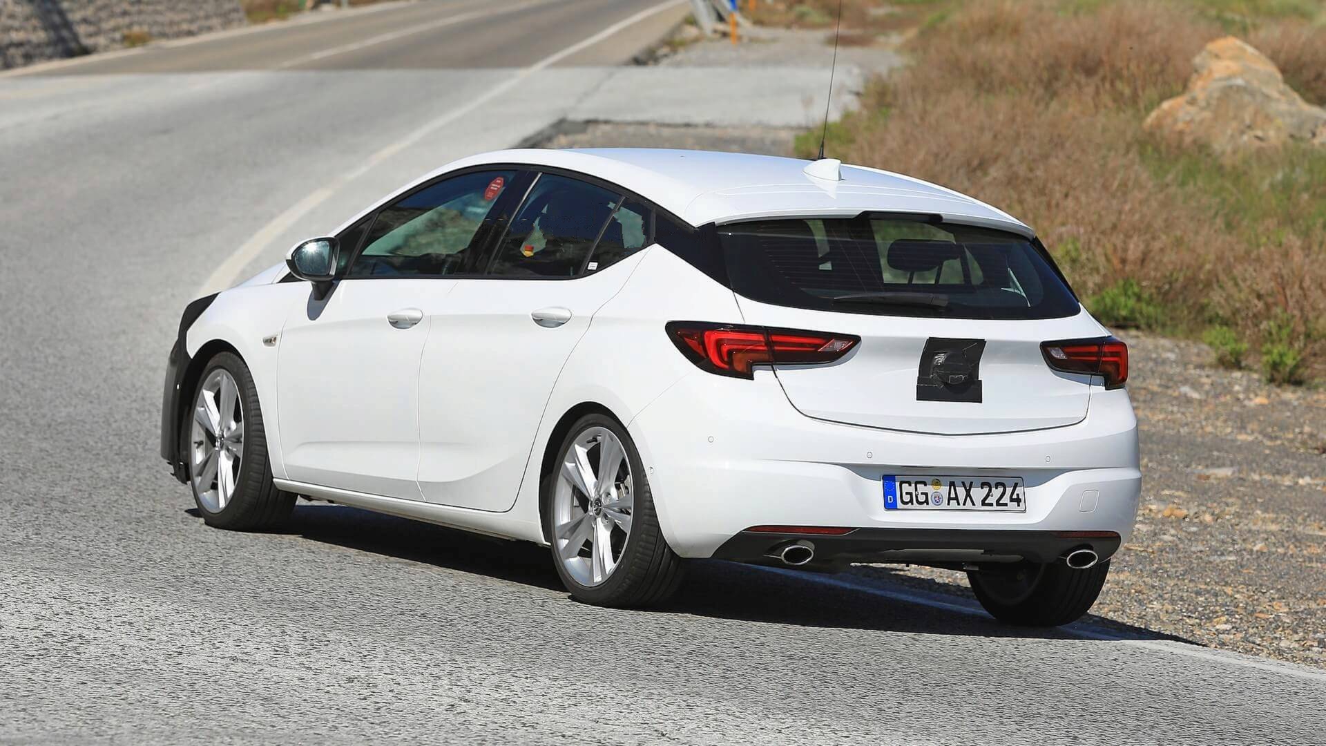 欧洲年度汽车重返中国?君威两厢版还是法系飞度,就卖性价比