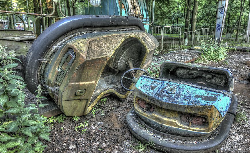 探秘俄罗斯废弃游乐园,所有设备生满铁锈,如电影中的末日景象