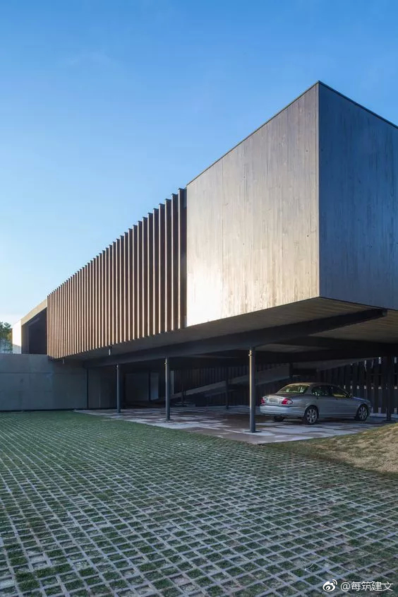 建筑里面的那些竖向格栅