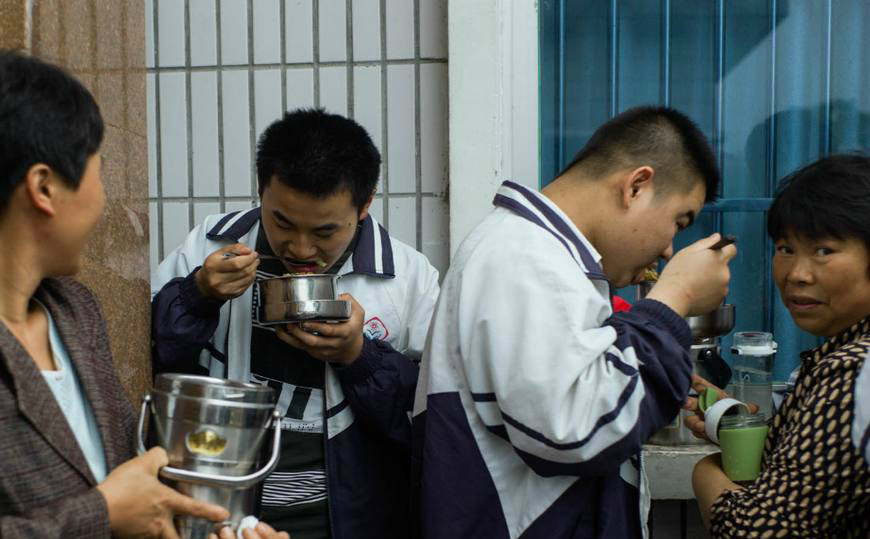 高考工厂陪读的真实模样,只有经历过高考的你才知道的心酸