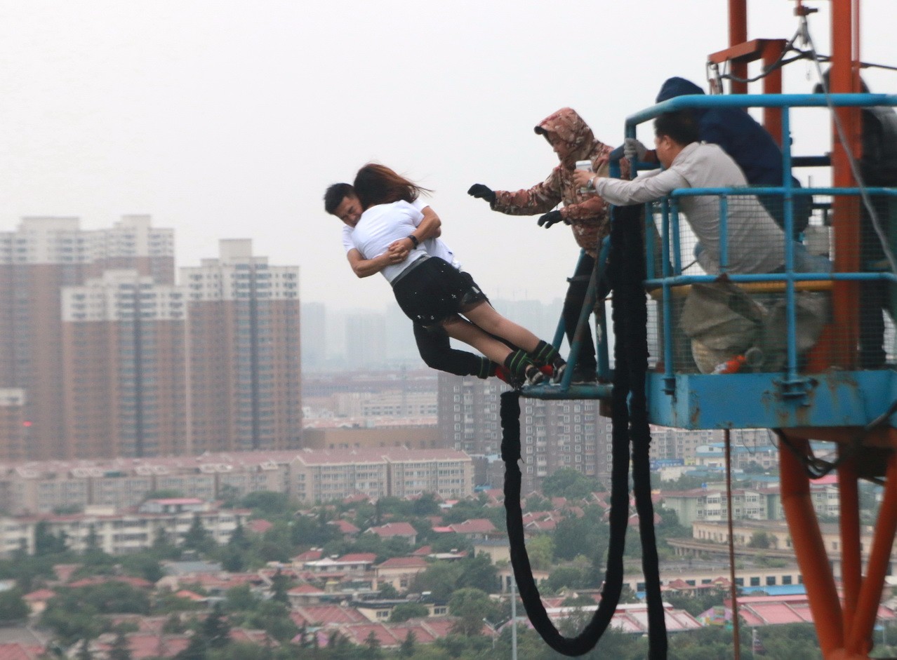 "520"西安未央湖蹦极迎来众多情侣双人跳|双人跳|未央湖|情侣_新浪