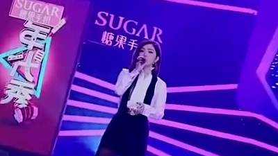 邓紫棋开演唱会,主打歌《光年之外》梦幻,听一