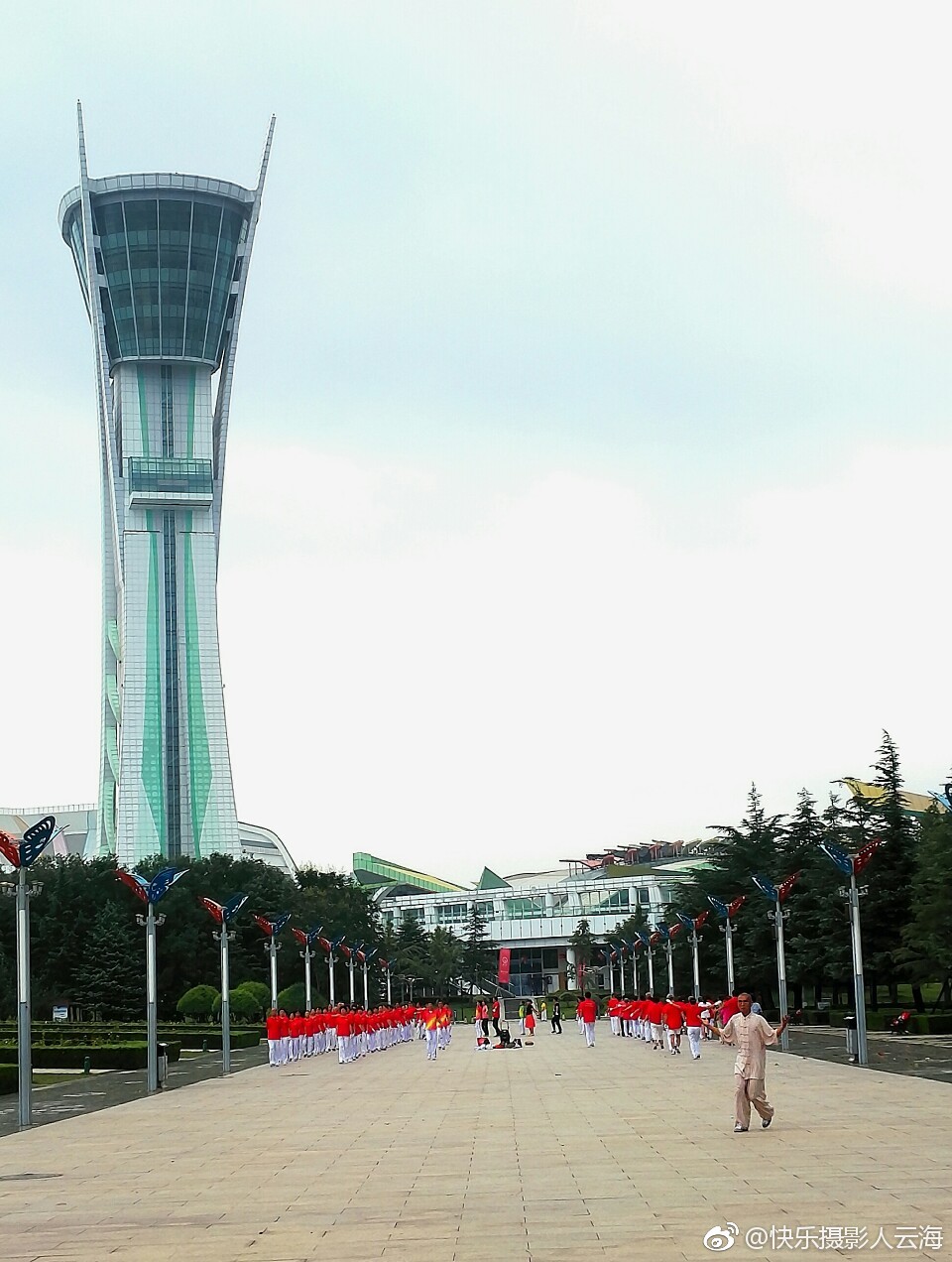 潍坊,人民广场,早晨._新浪看点