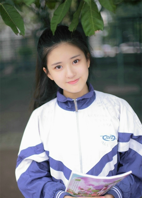 马尾校服妹子纯真笑容青春靓丽写真集 @微相册 @微博摄影