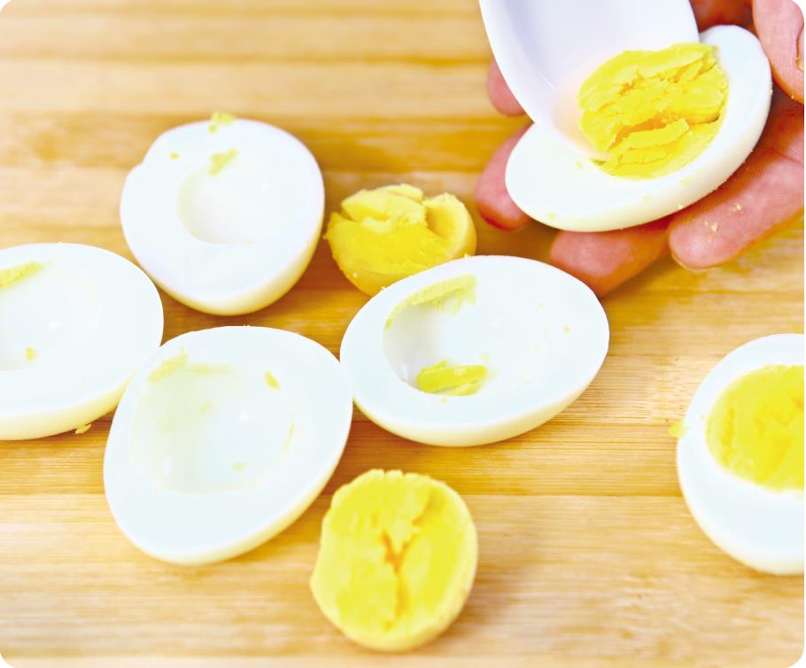 火腿沙拉瓤鸡蛋造型优美,爽口开胃,只要细心就很容易做好